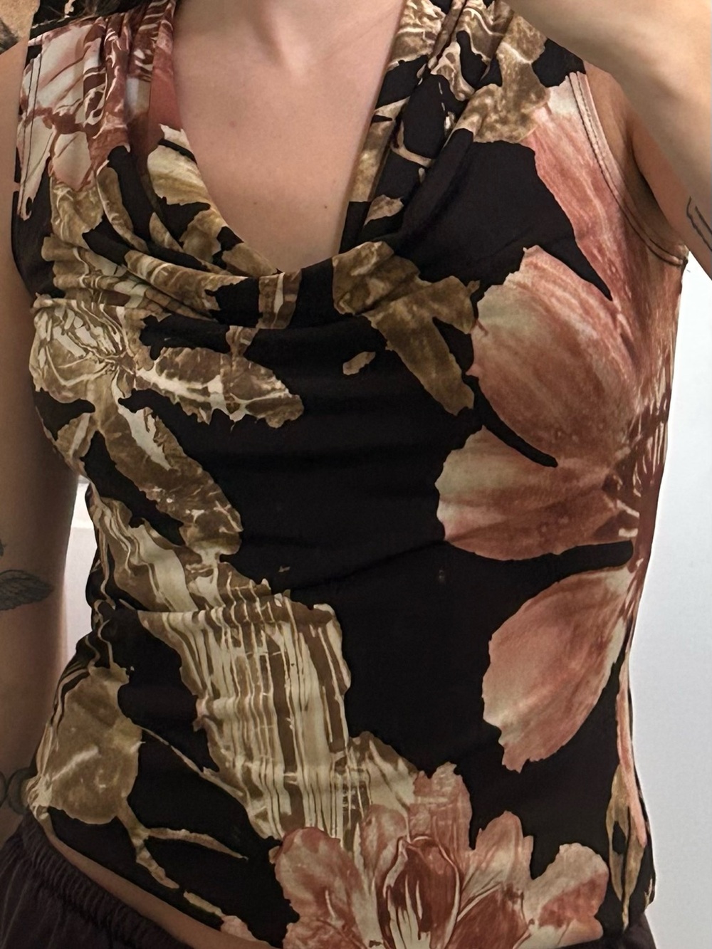 Suzy Shier Black Floral Cowl Neck Camisole - Picture 2 of 2